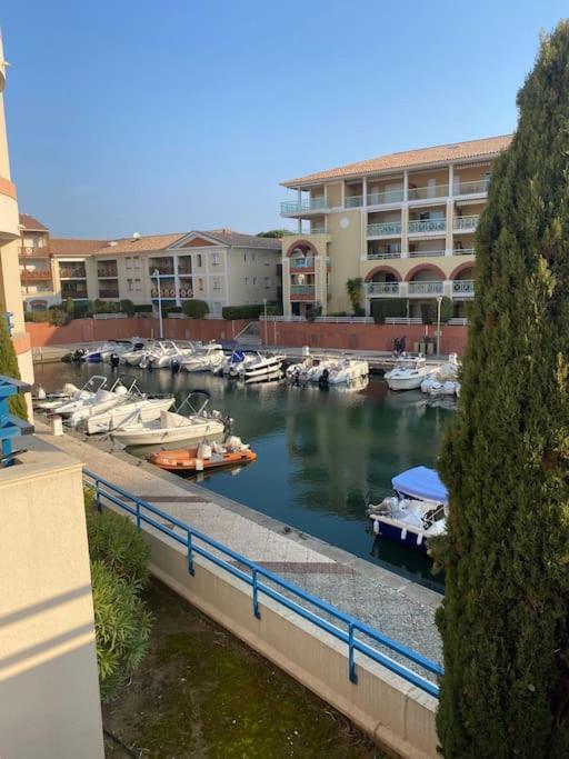 Apartamento Appt 2 pièces Port Fréjus - méga terrasse + garage Exterior foto